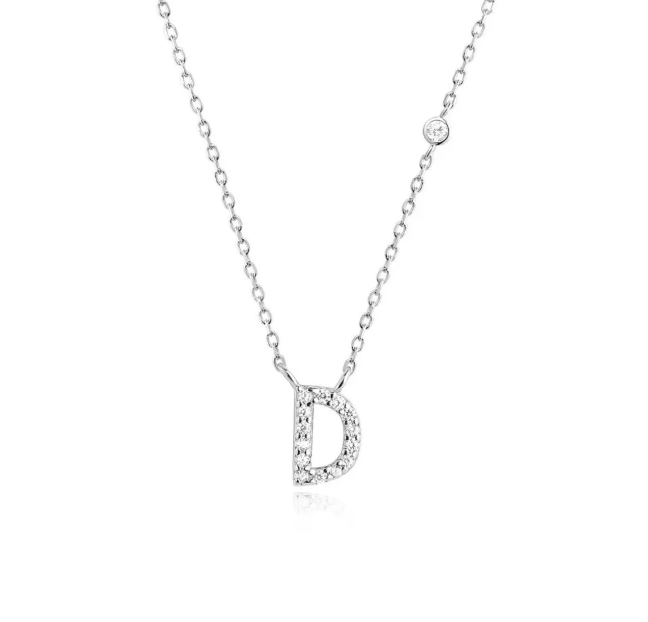 Collar con inicial