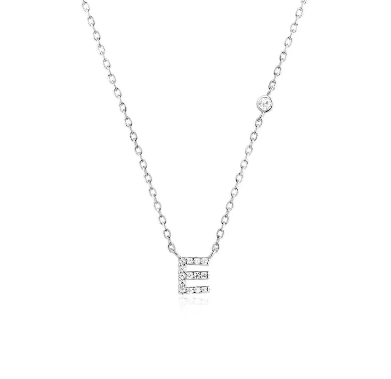 Collar con inicial