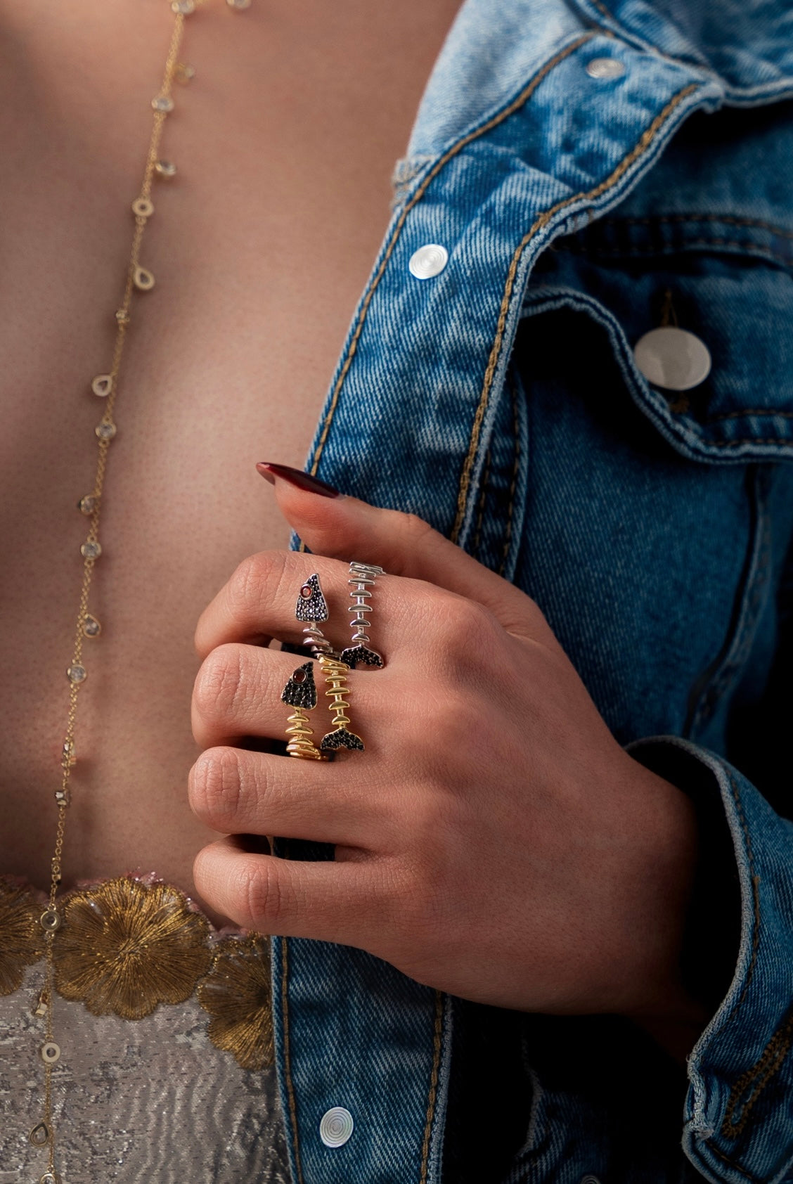 Anillo con declaración de espina de pescado