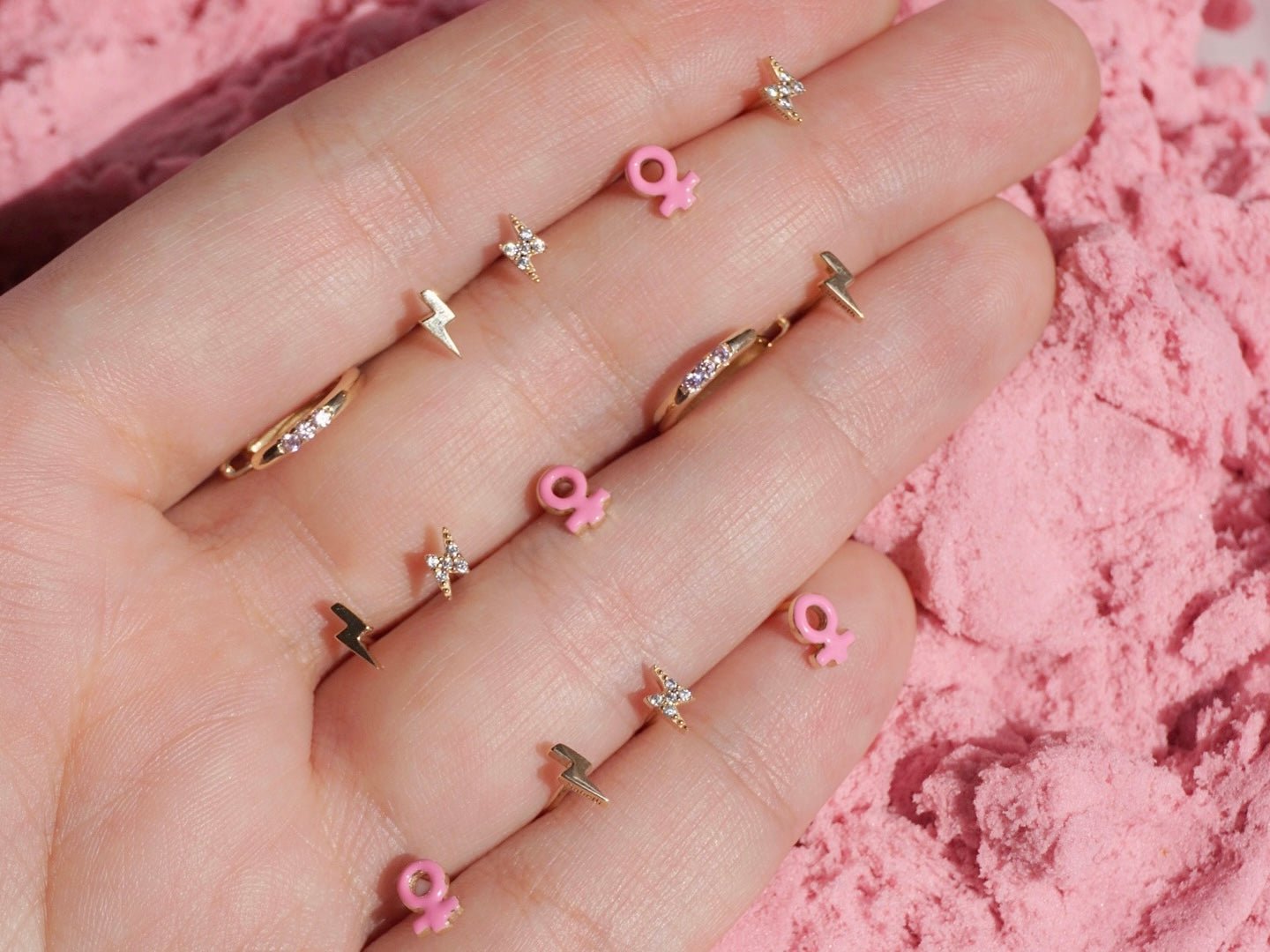 Oro de 10 quilates - Símbolo de poder en esmalte rosa