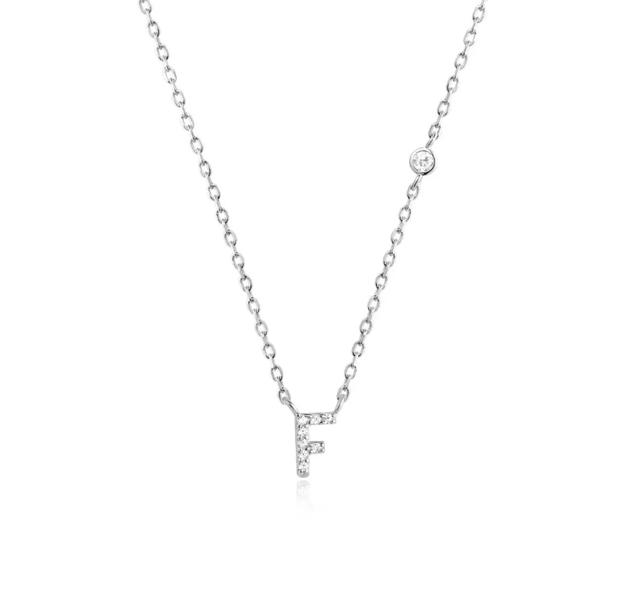 Collar con inicial