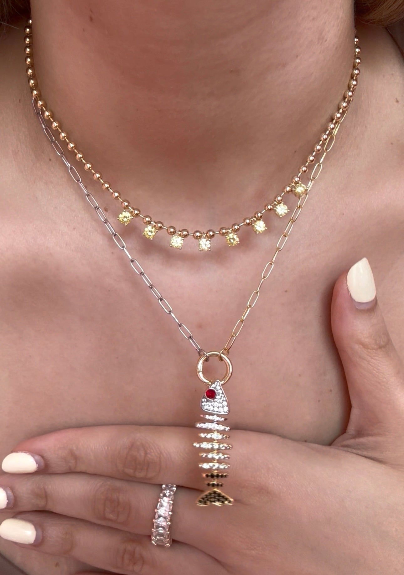 Collar de baño con flecos amarillos