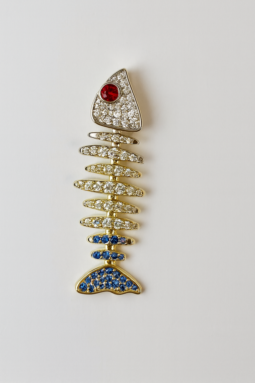 Charm de espina de pescado pavé
