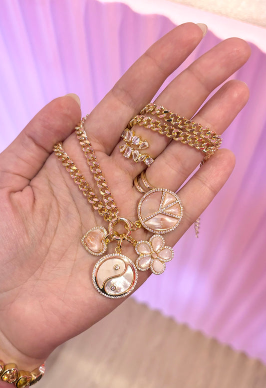 Amuleto de piedra natural con símbolo de la paz