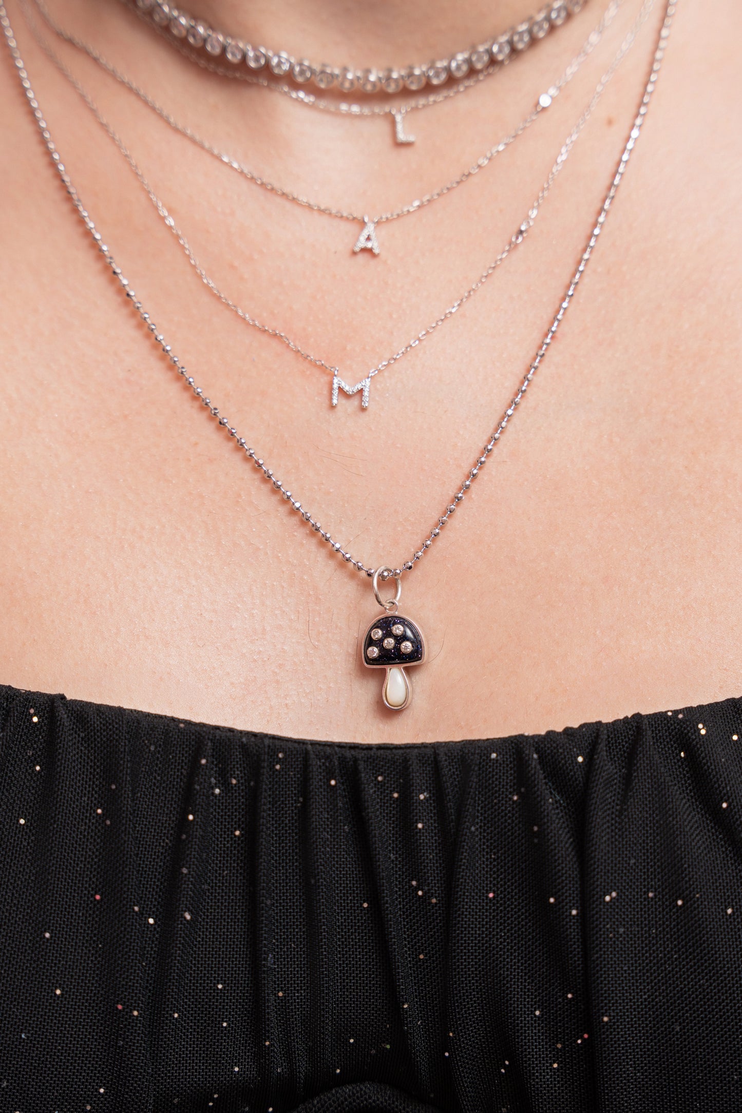 Collar con inicial