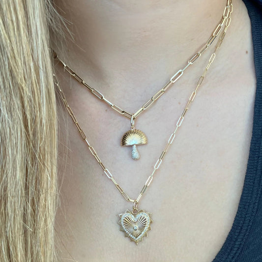 Dije de hongo con diamantes estriados en oro de 14k