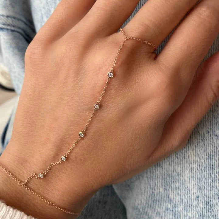 Cadena de mano con diamantes en bisel redondo de cinco piezas en oro de 14 quilates