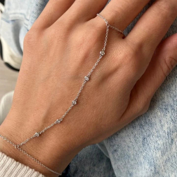 Cadena de mano con diamantes en bisel redondo de cinco piezas en oro de 14 quilates