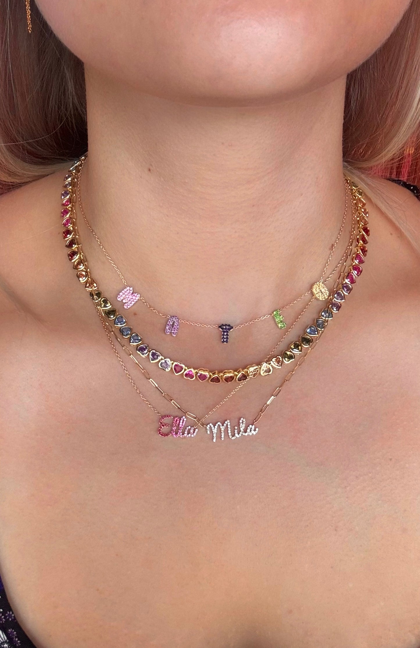Collar grande con nombre Ella en degradado de oro de 14 k