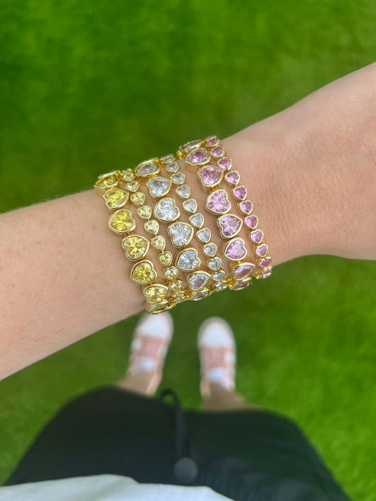 Pulsera de tenis con corazón y bisel rosa