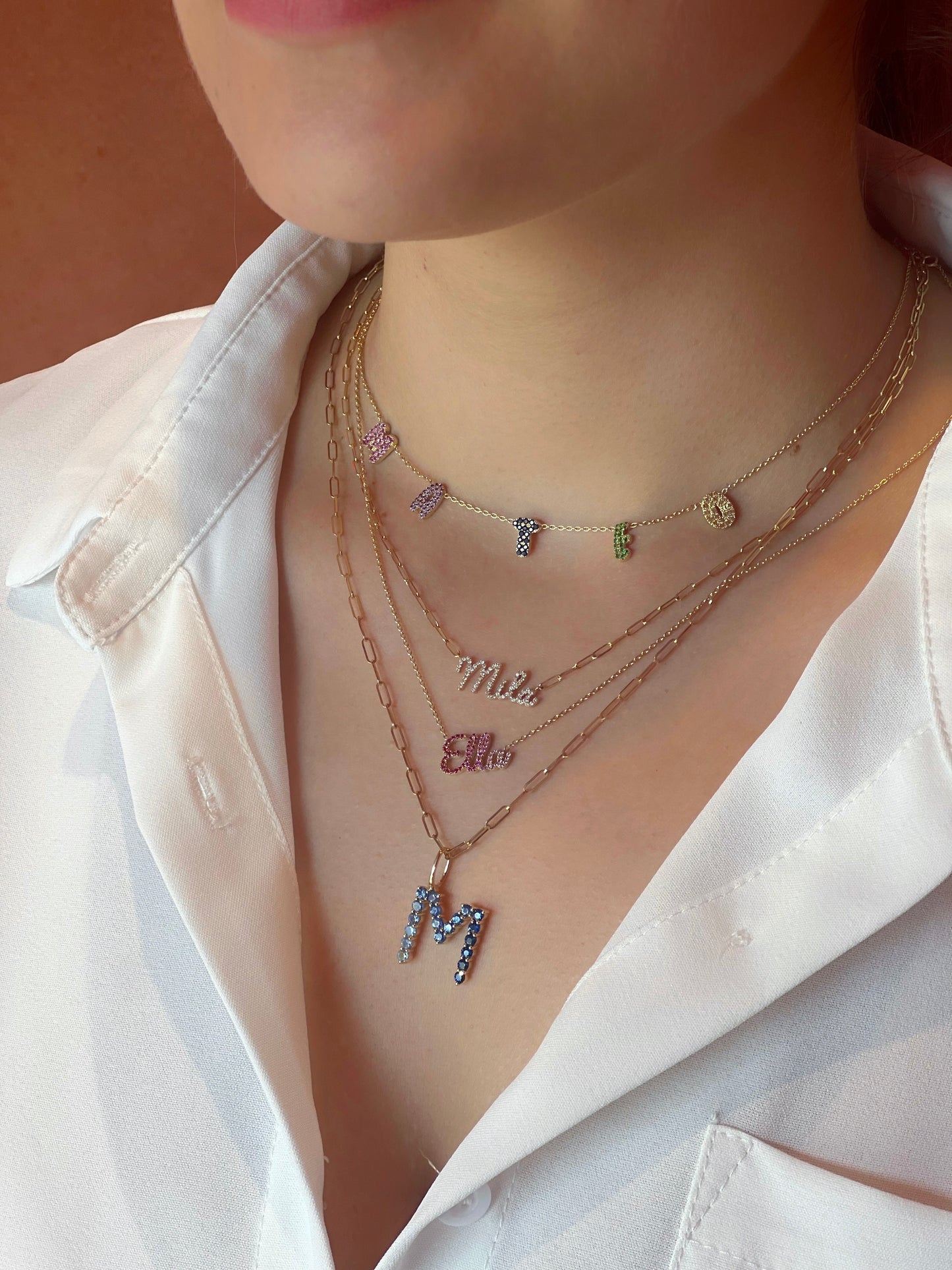 Collar grande con nombre Ella en degradado de oro de 14 k
