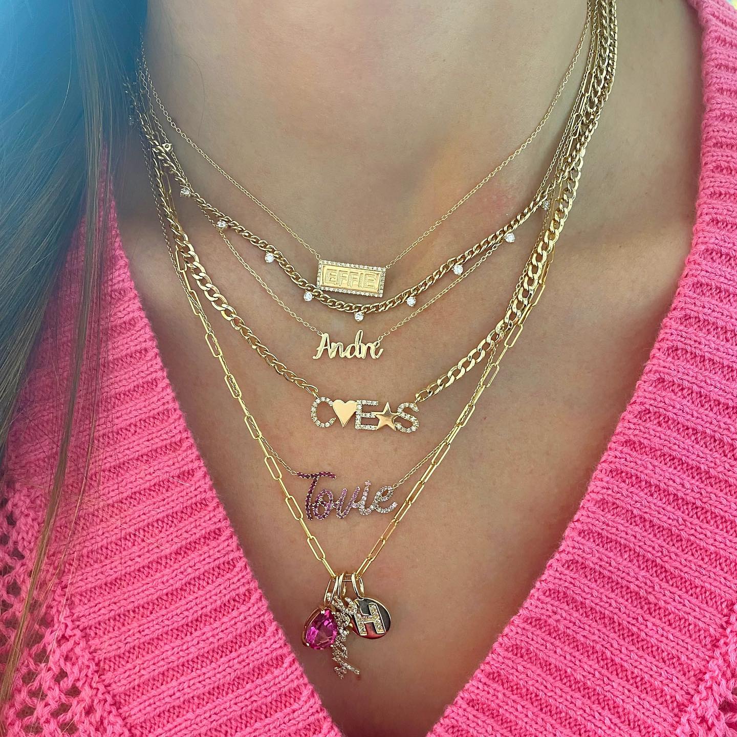 Collar con nombre grande en degradé en oro de 14 k