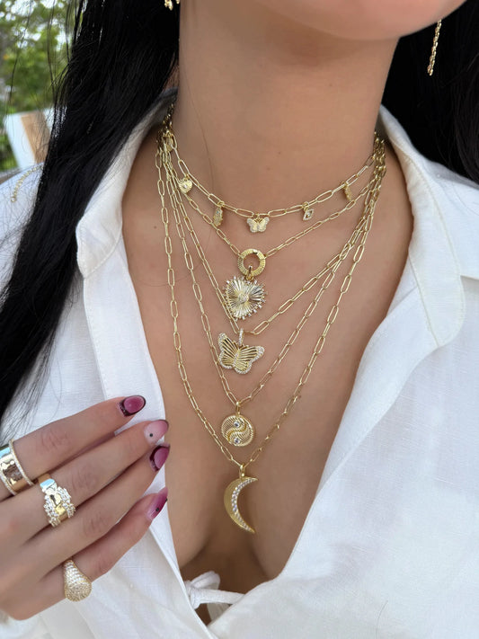 Collar con dije de clip de papel con buenas vibraciones