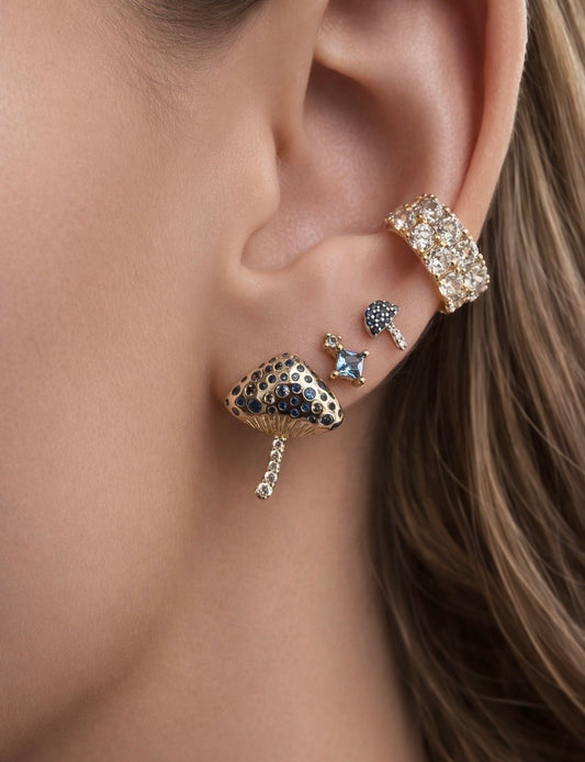 Aretes de hongos silvestres azules