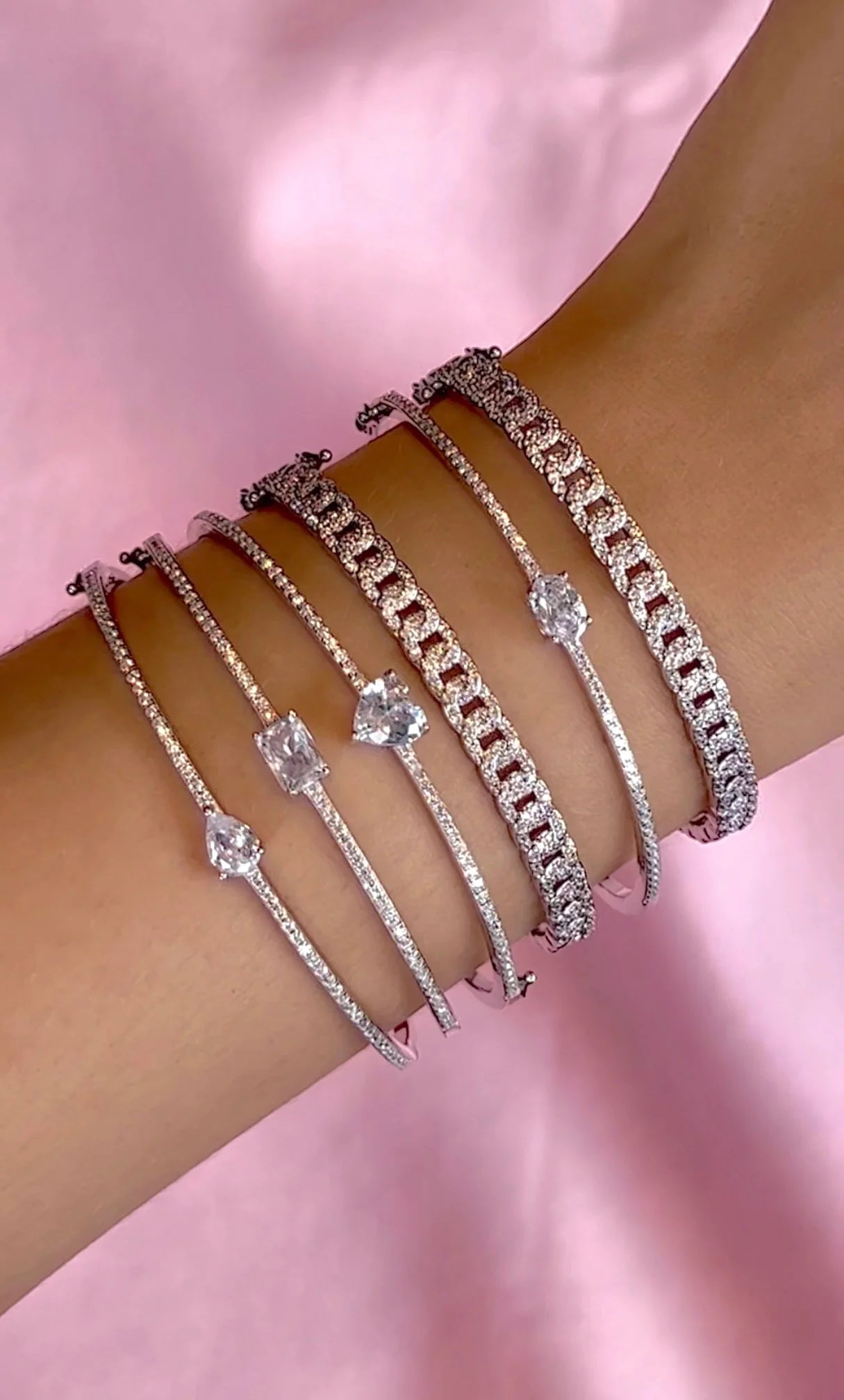 Brazalete de cadena pavé dorado