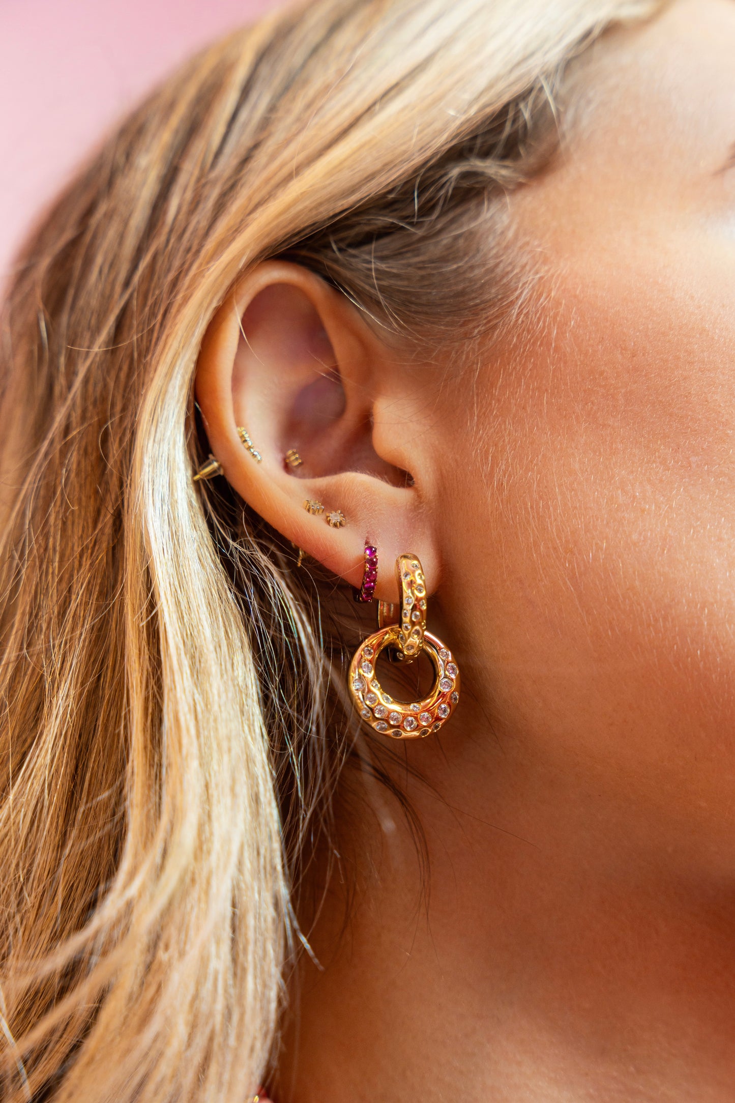 Pendientes entrelazados de dos tonos