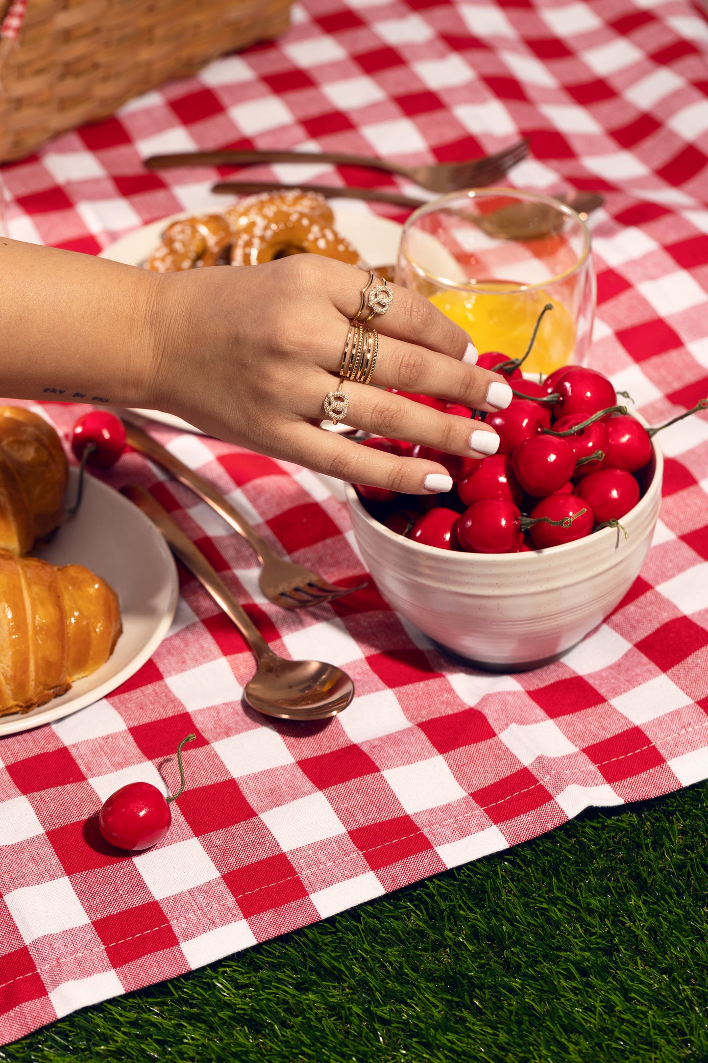 Anillo de pretzel de oro de 10 quilates