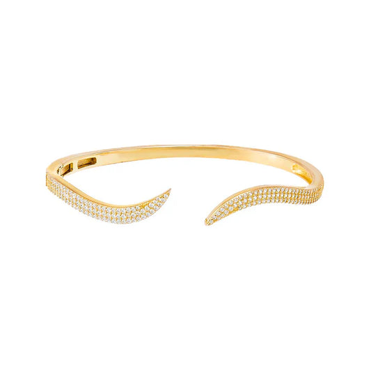 Brazalete ondulado con medio pavé