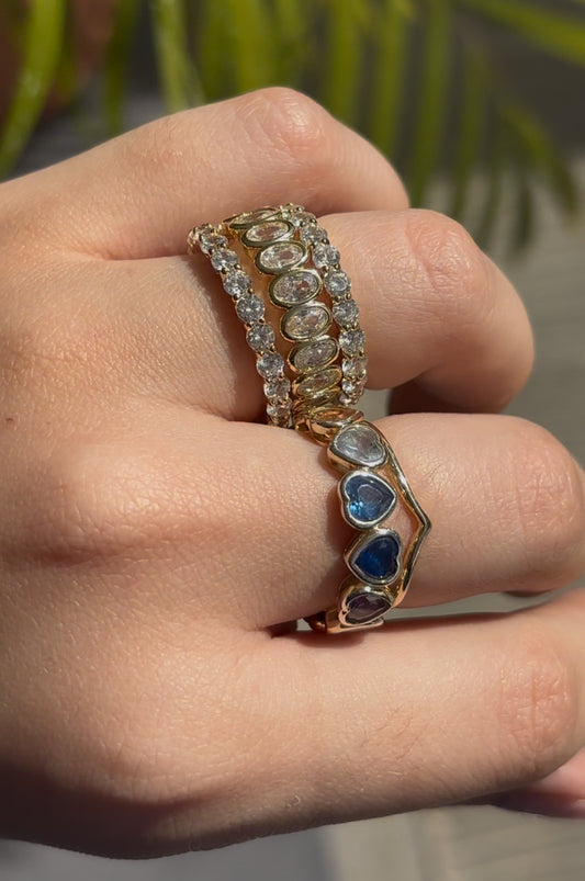Anillo ovalado con bisel de arcoíris