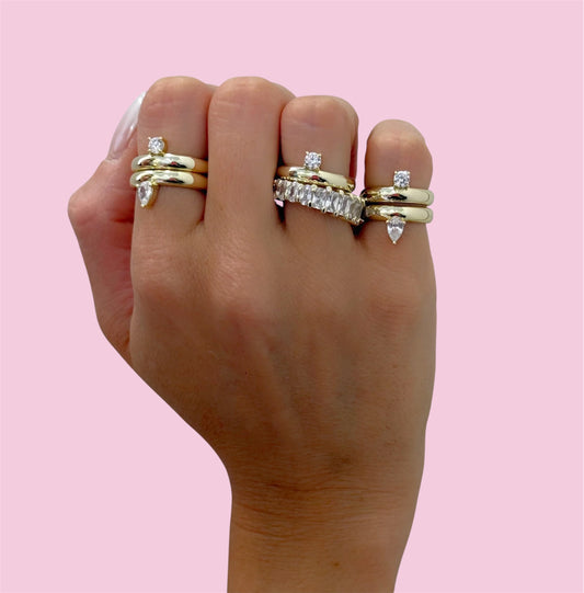 Anillo llamativo de doble capa sólida y pavé