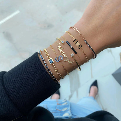 Pulsera con nombre recortado en oro de 14 k