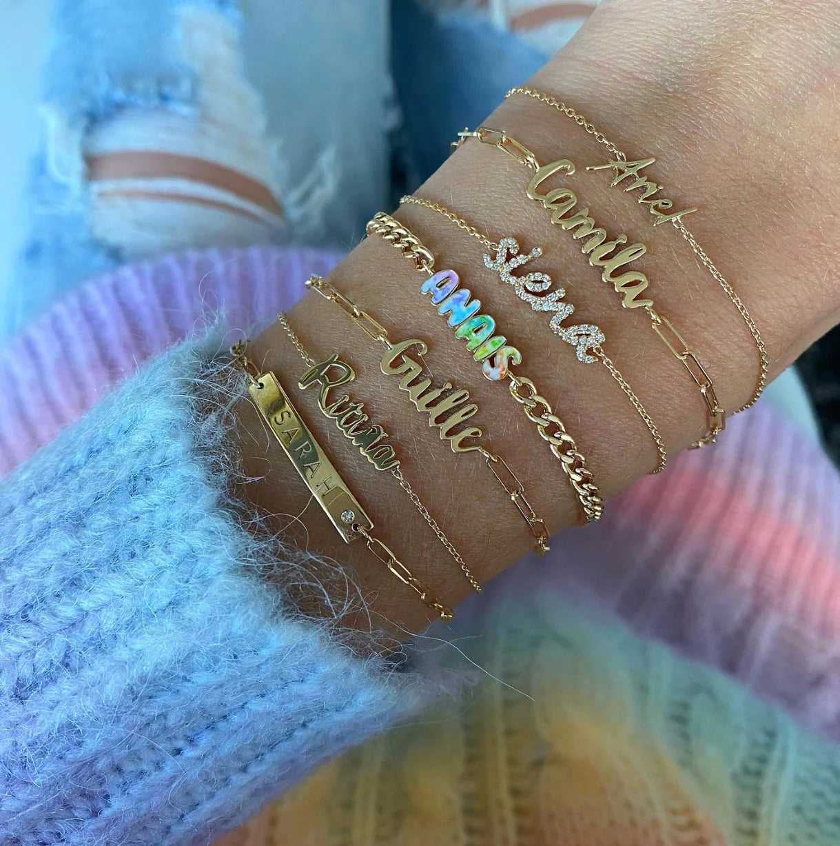 Pulsera con nombre recortado en oro de 14 k