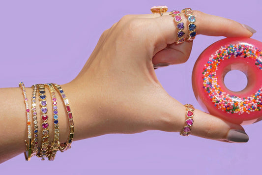 Pulsera de tenis con bisel y media baguette de arcoíris
