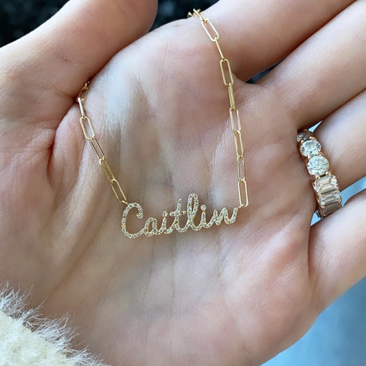 Collar con clip de papel con nombre y diamantes en oro de 14 k