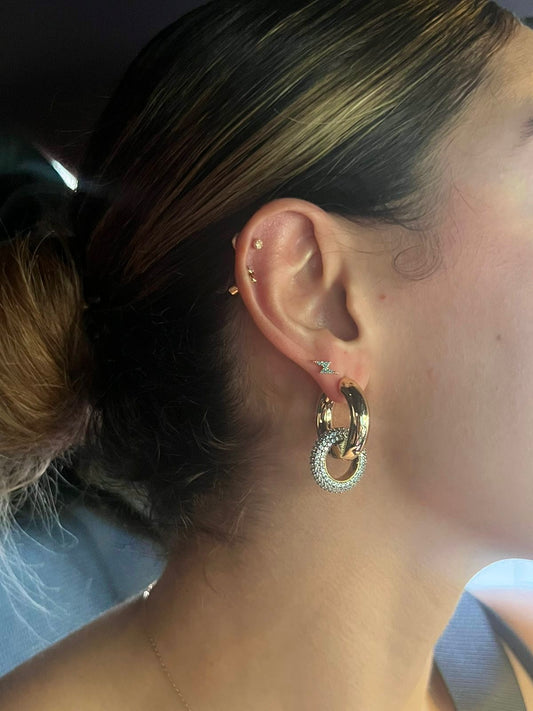 Pendientes entrelazados de dos tonos